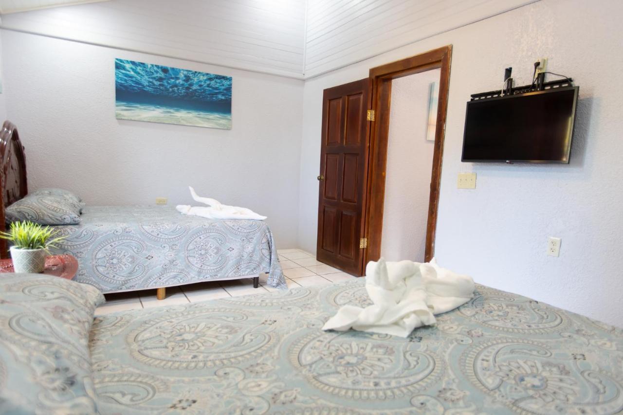 Sea Eye Hotel - Sunset Building Utila Dış mekan fotoğraf